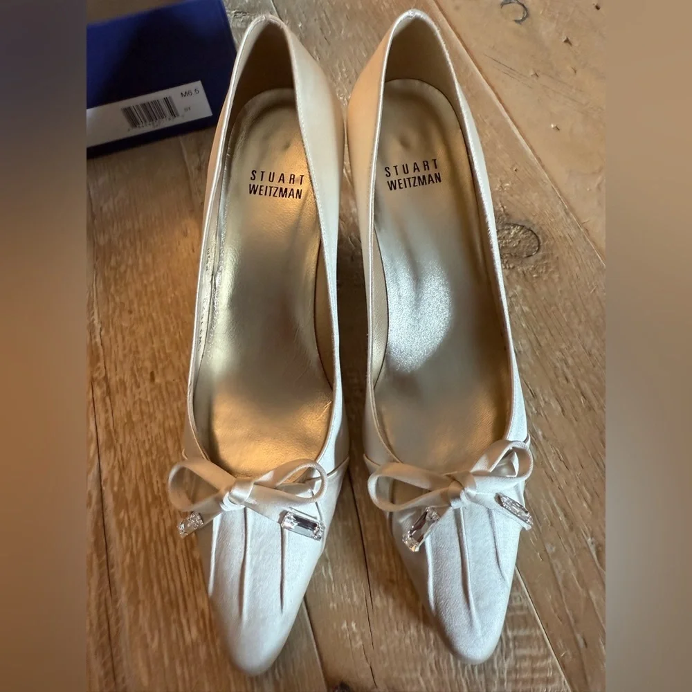 Stuart Weitzman Carnegie Champagne Satin Pointed-Toe Kitten Heels with Bow 6.5